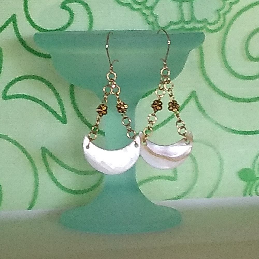 crescent shell earrings - Picture 2 of 6